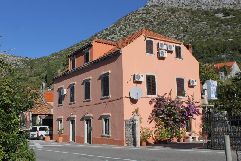 Rooms with a parking space Trsteno Dubrovnik - 8595 - image 1