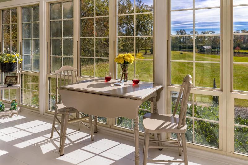 King Room with Lake View image 4
