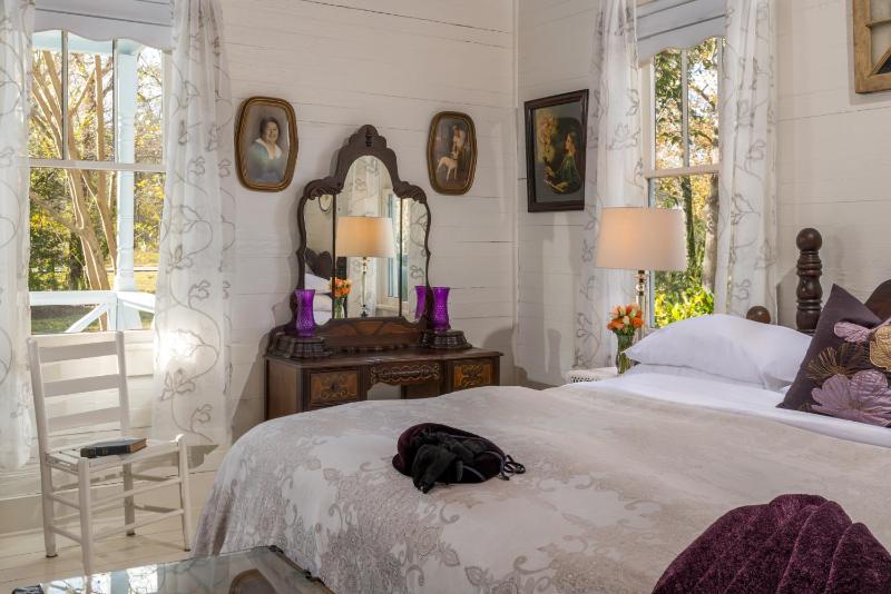 One-Bedroom Cottage image 4