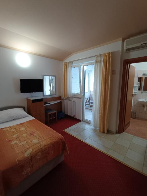 Hotel Holiday - image 19