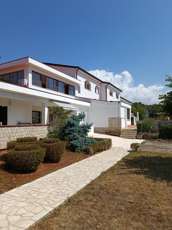 Hotel Holiday - image 13