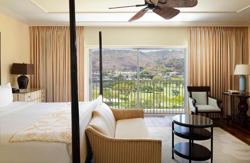 Suite with Partial Ocean View image 4