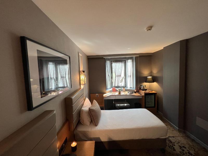 Single Room image 3