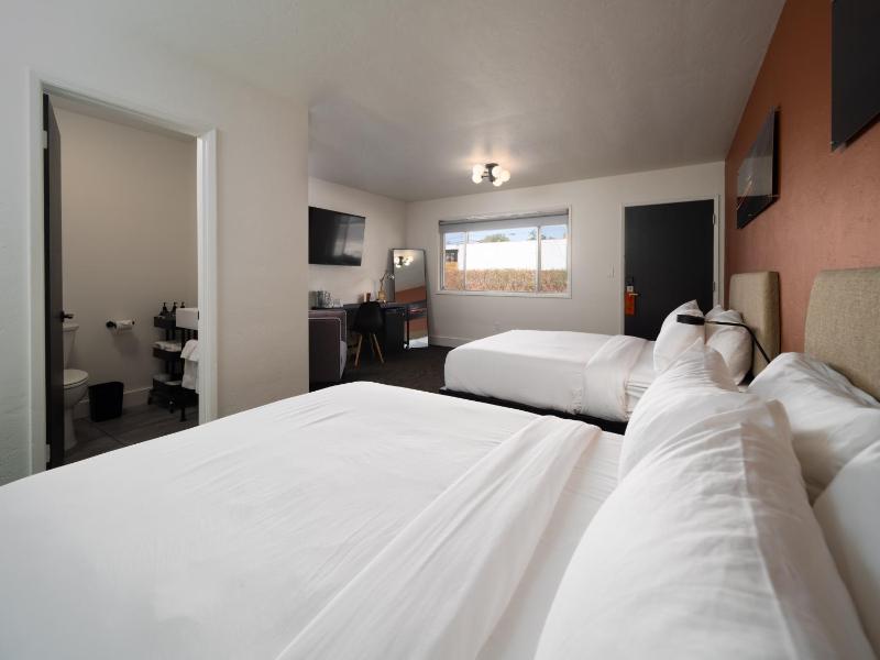 Queen Room with Two Queen Beds image 3