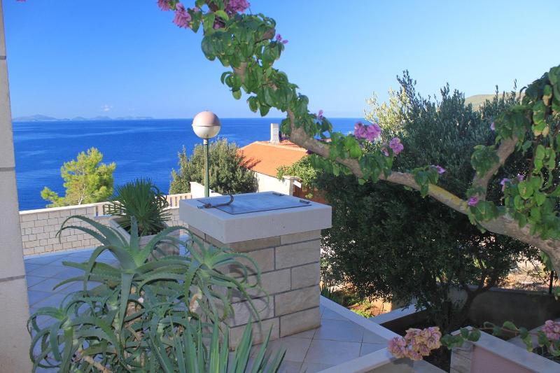 Apartments by the sea Zavalatica Korcula - 9137 - image 12