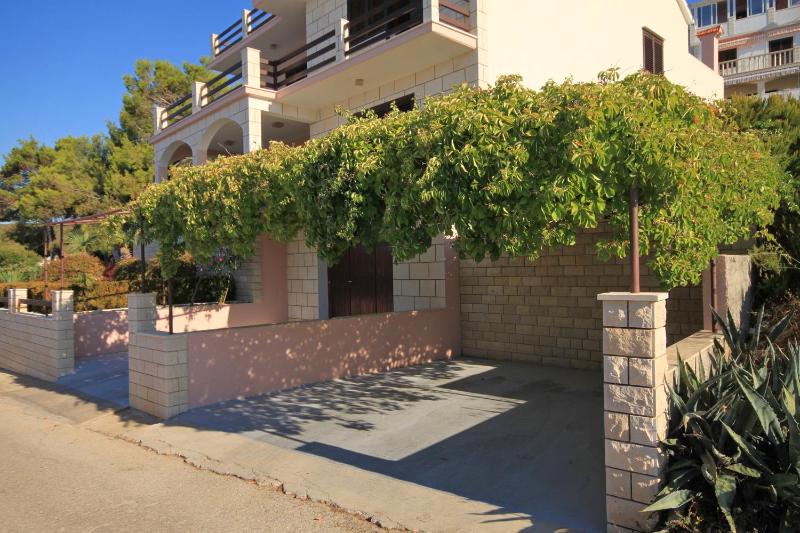 Apartments by the sea Zavalatica Korcula - 9137 - image 24