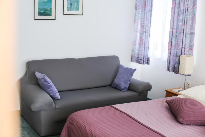 Quadruple Room with Balcony image 4