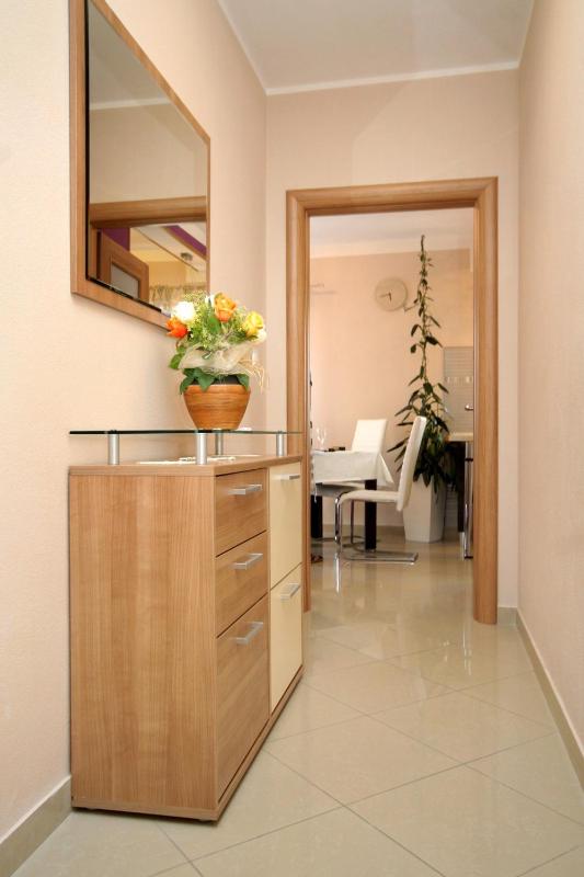 Three-Bedroom Apartment with Terrace and Sea View image 2