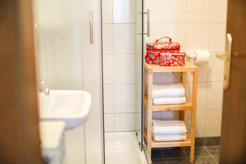 Quadruple Room with Balcony image 3