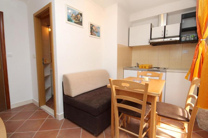 One-Bedroom Apartment image 3