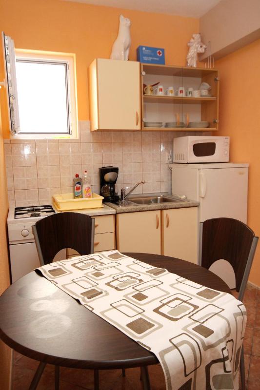 Apartments with parking space Makarska - 9129 - image 30