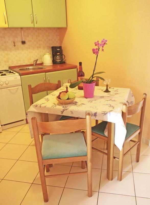 Apartments with parking space Makarska - 9129 - image 2