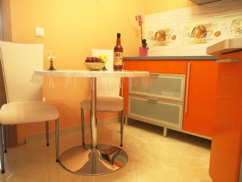 Apartments with parking space Makarska - 9129 - image 16