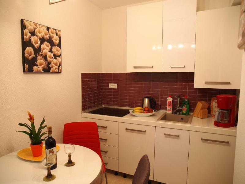 Apartments with parking space Makarska - 9129 - image 43