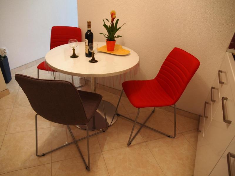 Apartments with parking space Makarska - 9129 - image 18
