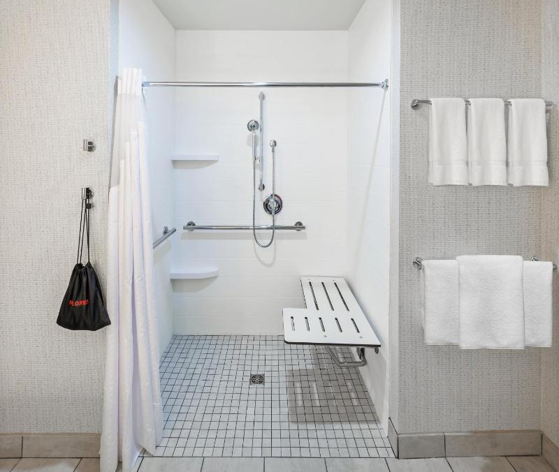 King Room - Hearing Accessible/Non-Smoking  image 3