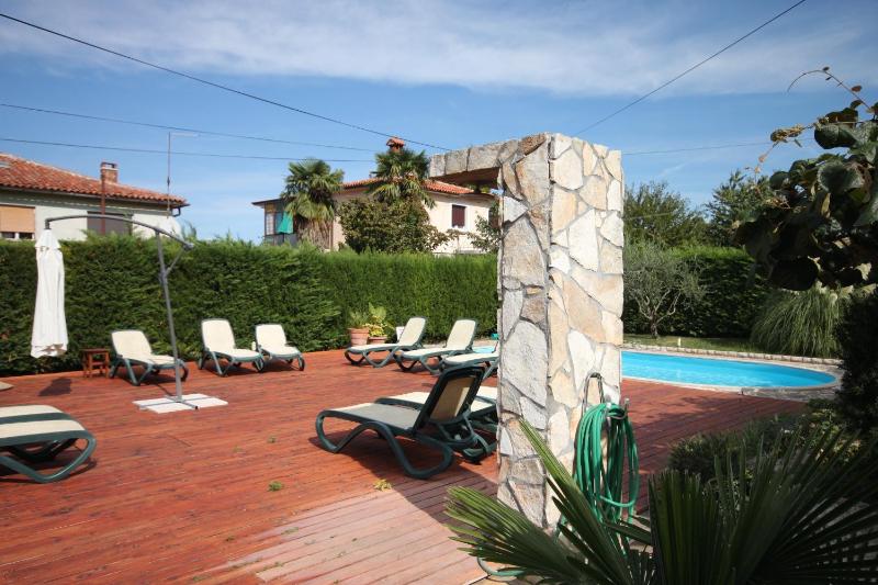 One-Bedroom Apartment with Terrace image 2