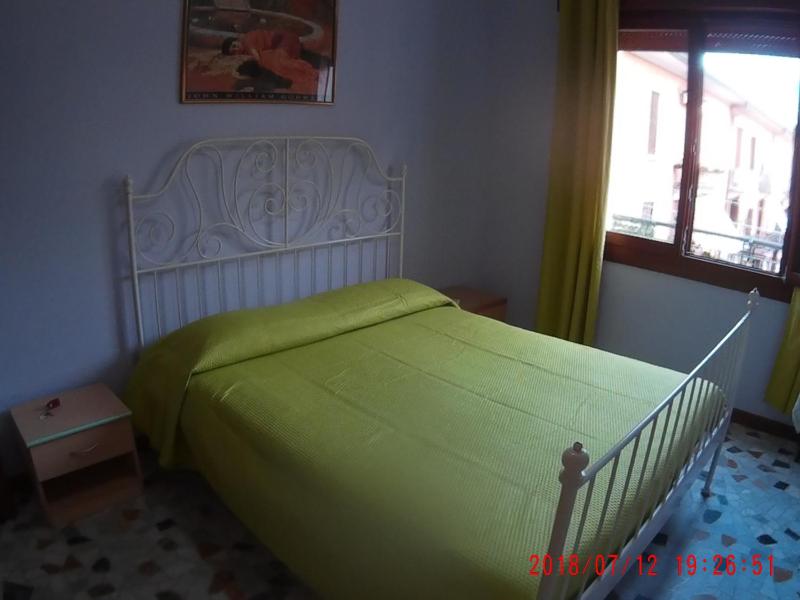 Double Room with Shared Bathroom image 1