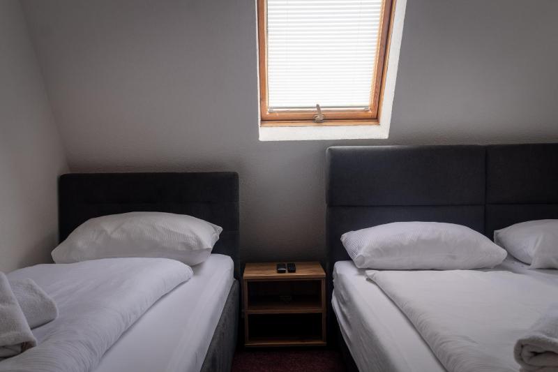 Standard Triple Room image 4