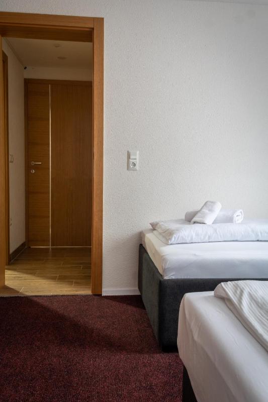 Standard Triple Room image 3