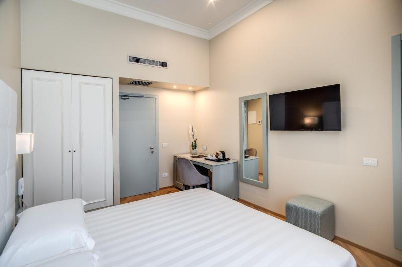 Economy Double Room image 3