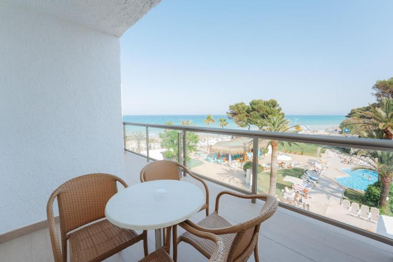 One-Bedroom Apartment with Sea View image 4