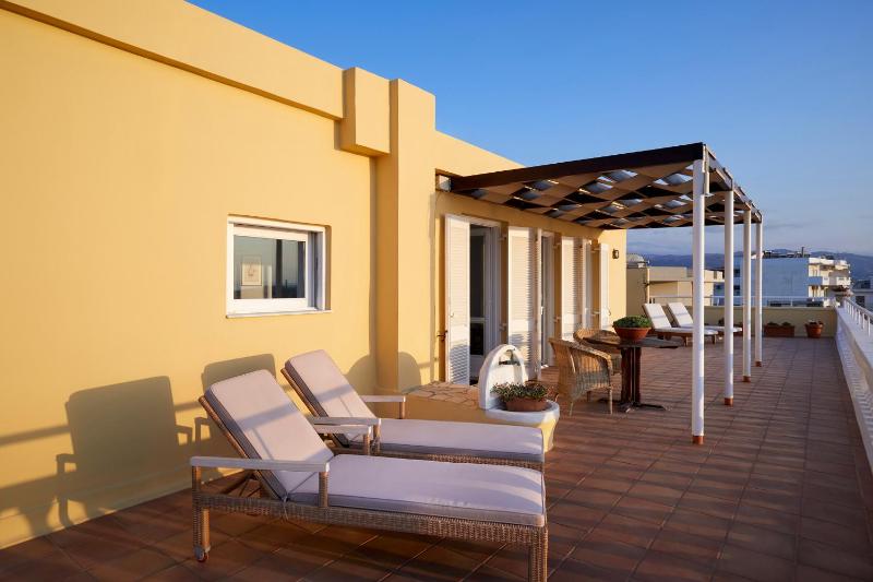 Executive Suite image 3