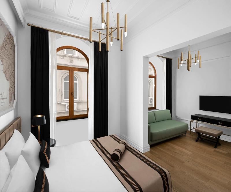 Deluxe Double Room with Extra Bed image 3