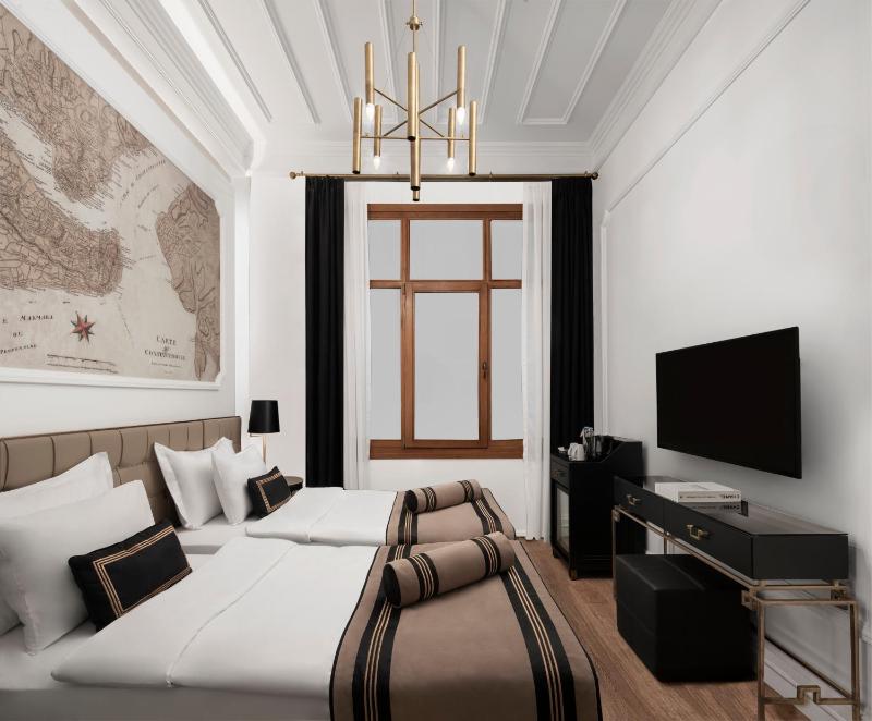 Standard Twin Room image 1