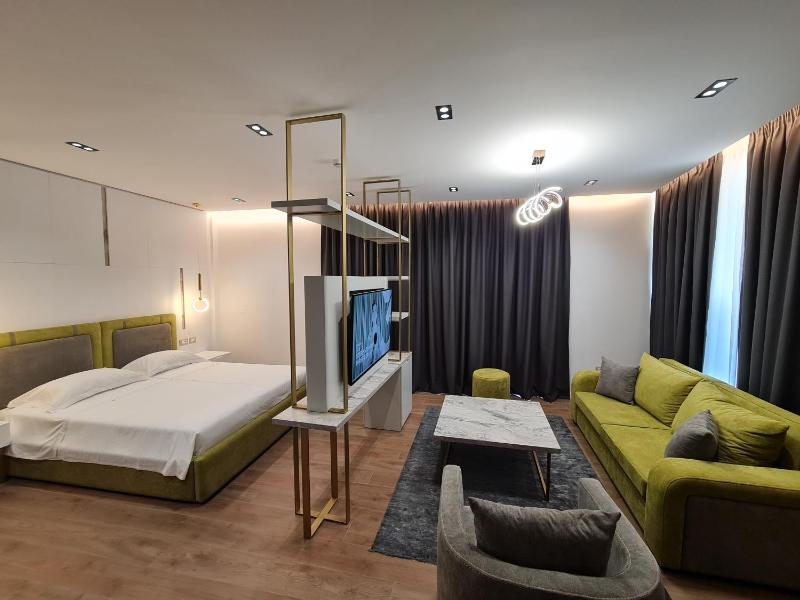 Deluxe Suite image 1
