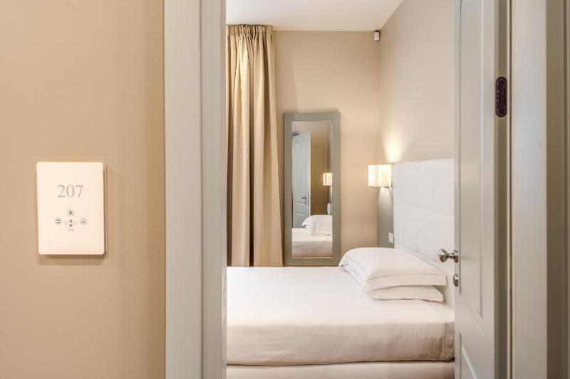 Single Room image 3