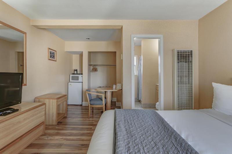 Queen Suite image 3