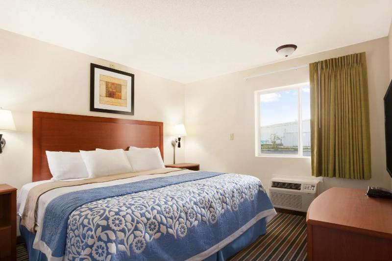 King Room - Non-Smoking image 3