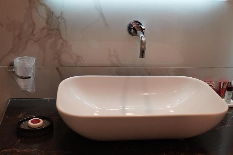 Deluxe Double or Twin Room image 2