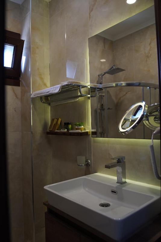 Single Room with Sea View image 2