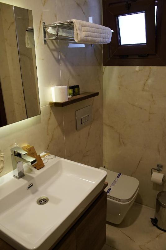 Budget Double Room image 2