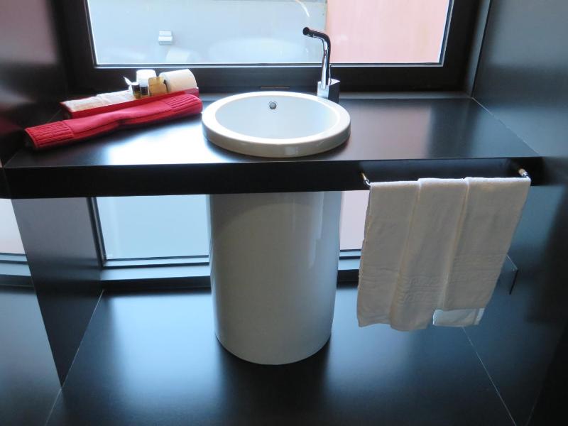 Double Room with Extra Bed (3 Adults) image 3