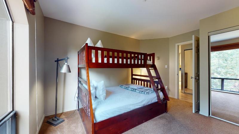 2BR | Ironwood | Fireplace | Common Area Hot Tub | Private Patio | Parking - image 7