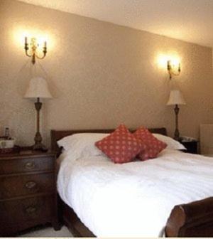 Double Room image 3