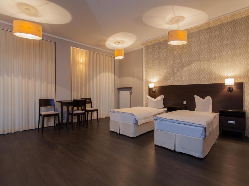 Double Room image 1