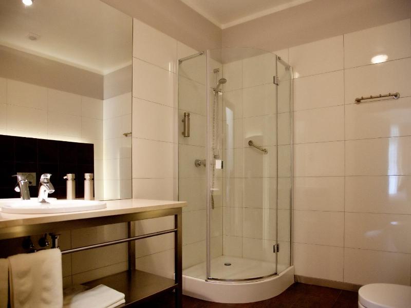 Single Room image 3
