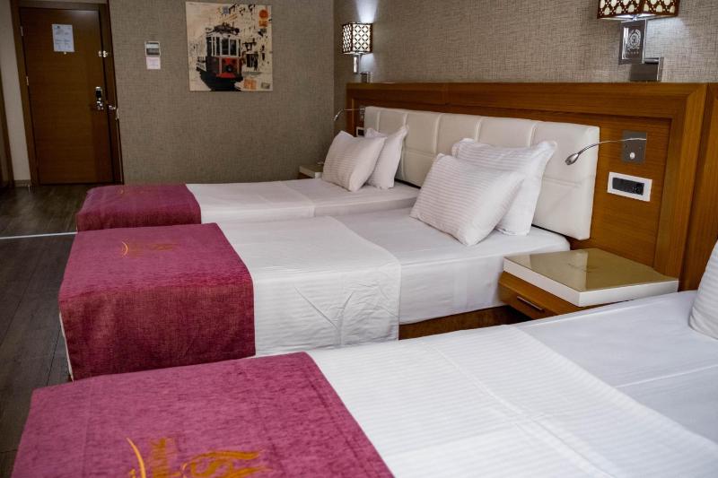 Standard Triple Room image 1