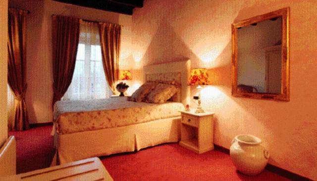 Deluxe Double or Twin Room image 1