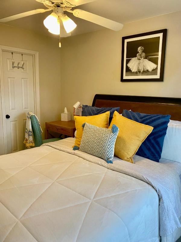 Deluxe Queen Room image 1