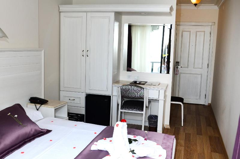 Standard Double Room with Sea View image 3