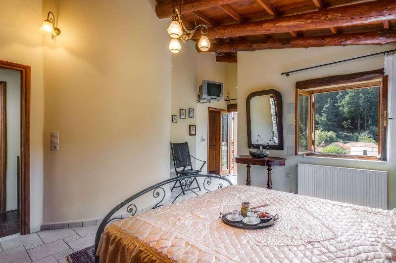 Ifigenia Lux MAISONETTE in oldtown and Villas in theriso vilage 14 km outside of chania - image 9