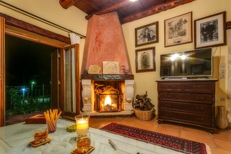 Luxury Villa 14 km from Chania  image 2