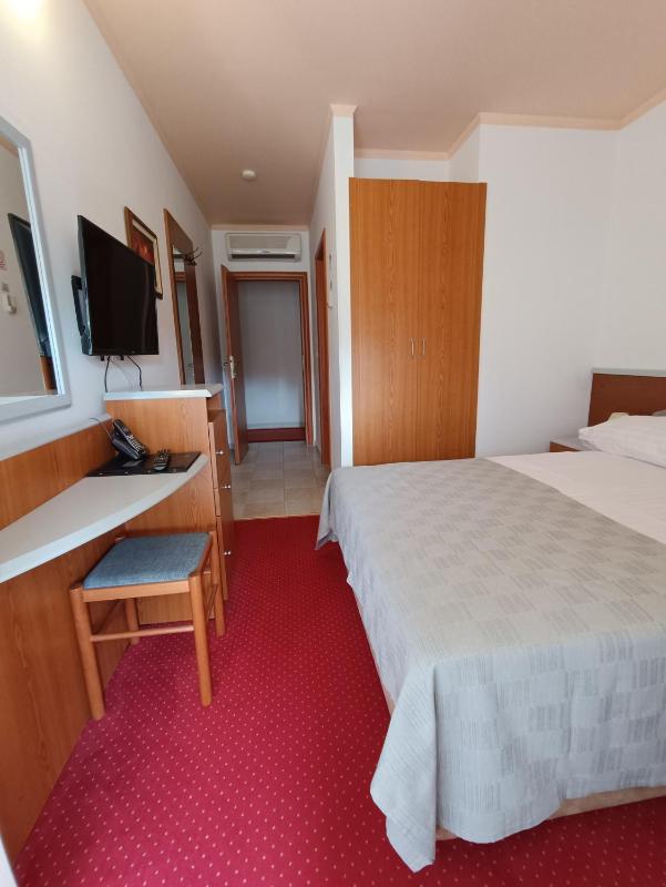 Hotel Holiday - image 10