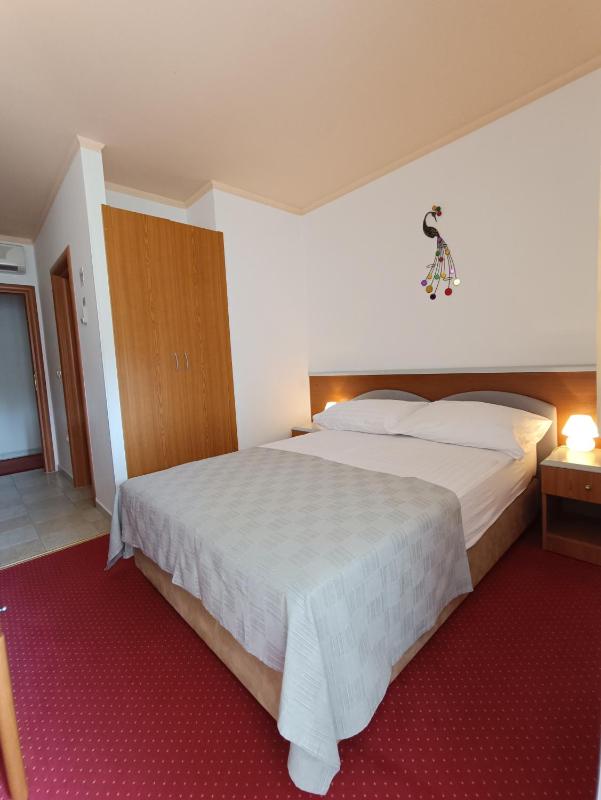 Hotel Holiday - image 26
