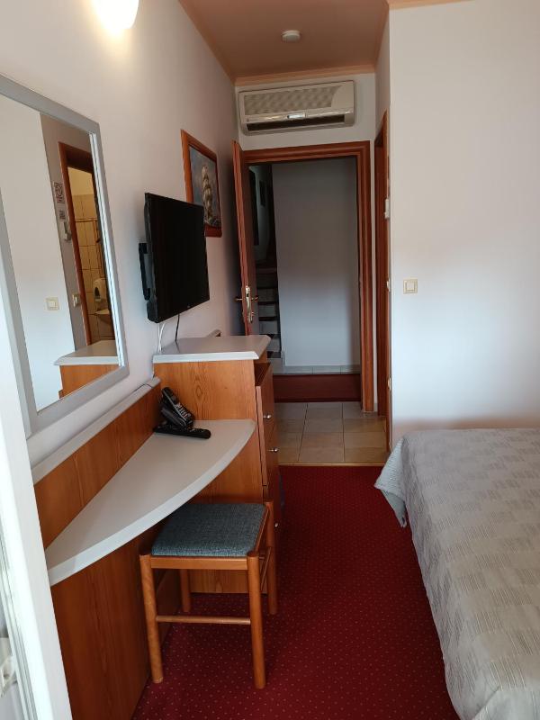 Hotel Holiday - image 43